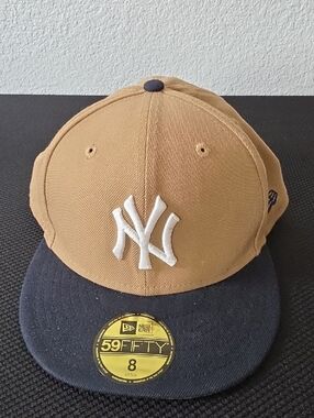 New Era NY Yankees Two-Tone Fitted Cap - Tan Crown, Black Brim